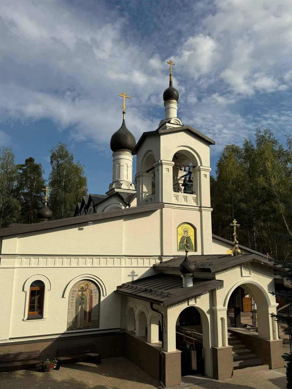 Архитектурный ансамбль с мозаичными иконами