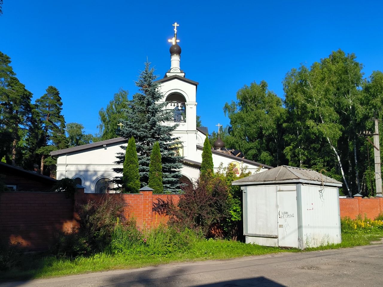 Храм среди деревьев