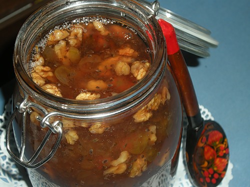 Варенье из крыжовника с грецким орехом