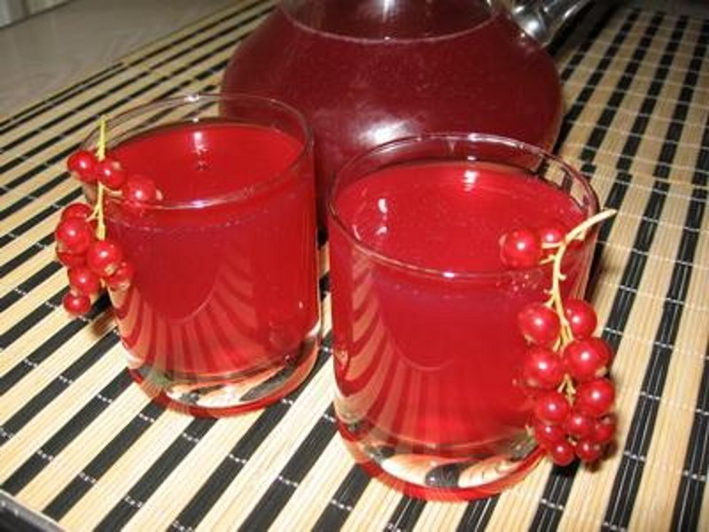 Компот в стаканах